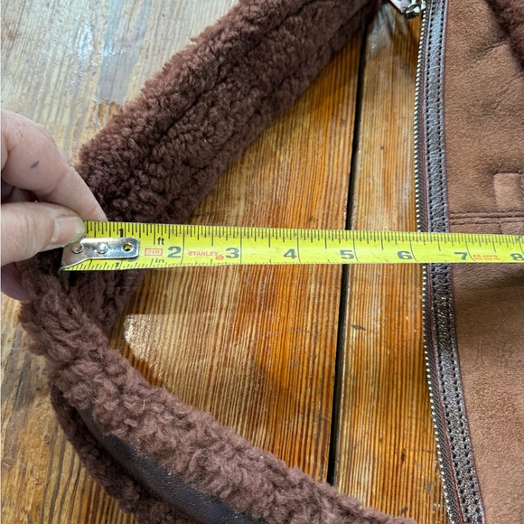 Marc by Marc Jacobs shearling bag. - Picture 2 of 13